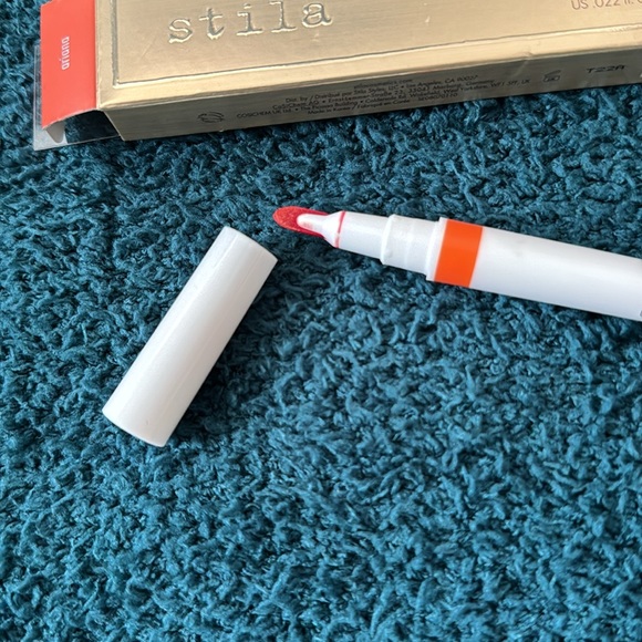 NWT still calligraphy lip stain in Ariana - Picture 2 of 3